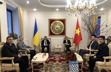 越南驻乌克兰特命全权大使会见来访嘉宾