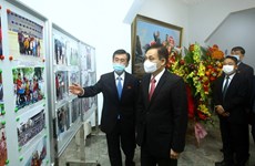 越共中央对外部部长黎淮忠走访朝鲜驻越大使馆