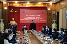 越南社保与Vietcombank联合向贫困者赠送超1.2万张社保卡和医保卡