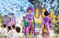 胡志明市举行2022年奥黛节