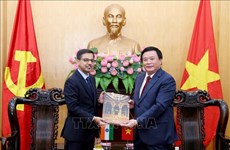 促进胡志明国家政治学院与印度和新加坡合作伙伴的合作关系