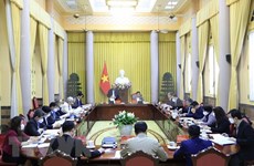 越南国家主席阮春福与法治国家提案编辑组举行工作座谈会 