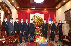 岘港市领导向老挝驻岘港总领事馆全体干部及工作员工致以新年祝福