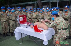 为首批参加联合国维和任务的工兵队出征仪式做好准备