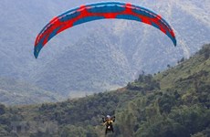 安沛省举行滑翔伞飞行活动