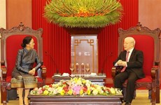 越共中央总书记阮富仲会见老挝国家副主席巴妮·雅陶都