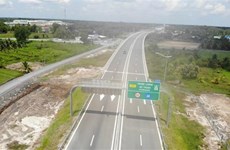 尽快完善3个高速公路投资主张的报告并提请国会通过
