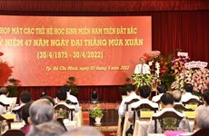 国家主席阮春福与曾在北方就读的南方学生代会面