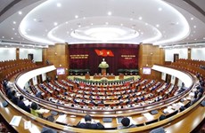 越共第十三届中央委员会第五次全体会议的第一工作天