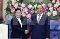 越南国家主席阮春福会见老挝最高人民法院院长万通•西潘敦