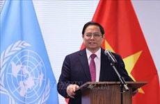 政府总理范明政造访越南常驻联合国代表团