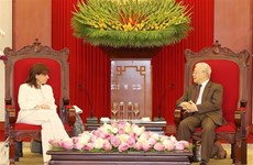 越共中央总书记阮富仲接见希腊总统卡特里娜·萨克拉罗普卢