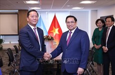 越南政府总理范明政会见并与各投资基金、集团领导通电话