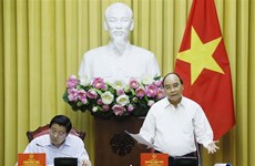 越南国家主席阮春福与建设法治国家提案指委会举行工作会议