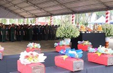 在柬牺牲越南专家和志愿军追悼会和安葬仪式举行