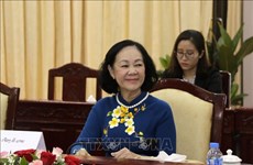 张氏梅同志访问老挝波里坎塞省