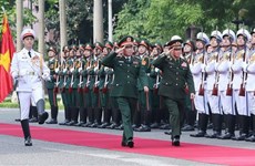 老挝人民军总参谋长坎良•奥萨宋对越南进行正式访问