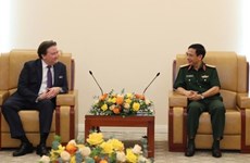 越南国防部长潘文江会见美国驻越南大使马克·埃文斯·纳珀 
