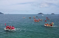 独特的竹筏赛节在昆岛县举行