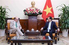 越南重视并希望继续发展与瑞典的传统友谊和多方面合作