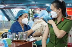 胡志明市为居民设立数百个新冠疫苗加强针接种点