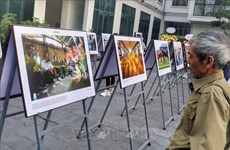 “烙印”的第三次新闻摄影展在河内举行 