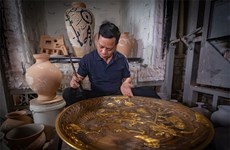 钵场手工艺村艺术家阮雄的两件艺术陶瓷作品获颁吉尼斯世界纪录
