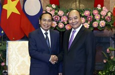 越南国家主席阮春福会见老挝国家副主席本通•吉玛尼