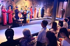 体验表演非物质文化遗产 让国际游客更加了解越南文化