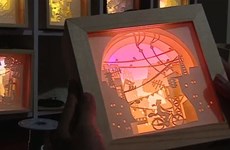 河内年轻设计师用剪纸艺术灯具点亮河内的记忆