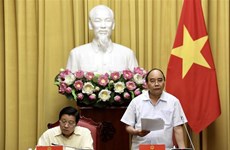 越南国家主席阮春福主持有关建设法治国家提案的会议