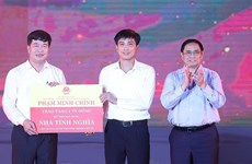 荣军烈士节75周年：范明政总理出席“永恒英雄歌”艺术活动