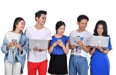 越南年轻人积极投入数字化革命浪潮