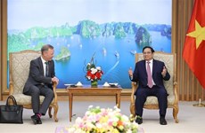 越南政府总理范明政会见英国驻越南大使