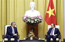 越南国家主席阮春福会见哈萨克斯坦政府副总理兼外交部部长特列乌别尔季