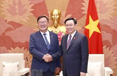 越南国会主席王廷惠会见韩越友好议员小组主席金叹研