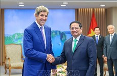越南政府总理范明政会见美国总统气候特使约翰·克里