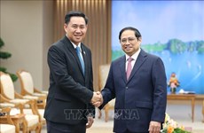 越南政府总理范明政会见老挝总理府办公厅主任阿伦赛