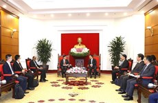 越共中央书记处常务书记武文赏会见新加坡副总理王瑞杰