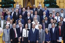 越南国家主席阮春福会见国际著名科学家