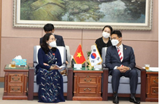 加强胡志明市与韩国釜山的合作关系