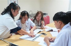 越老建交60周年：承天顺化省为老挝医疗卫生领域的人力资源发展做出积极的贡献