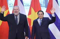 越南政府总理范明政与古巴总理曼努埃尔·马雷罗举行会谈