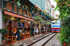 越南交通运输部：坚决维护河内市“铁路咖啡街”的交通秩序安全