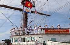 黎贵惇286号帆船开始对马来西亚进行访问