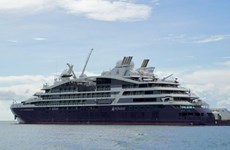法国豪华邮轮承载88名国际游客赴昆岛参观游览