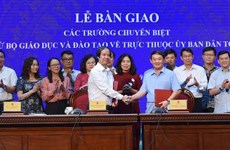 越南教育培训部向民族委员会转交5所学校