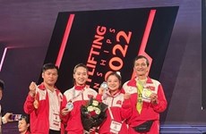 2022年巴林亚洲举重锦标赛：越南举重运动员在比赛第一天夺得两枚金牌