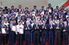 国家主席出席2022年越南100名优秀农民表彰会