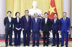 越南国家主席阮春福会见韩国外交部长朴振